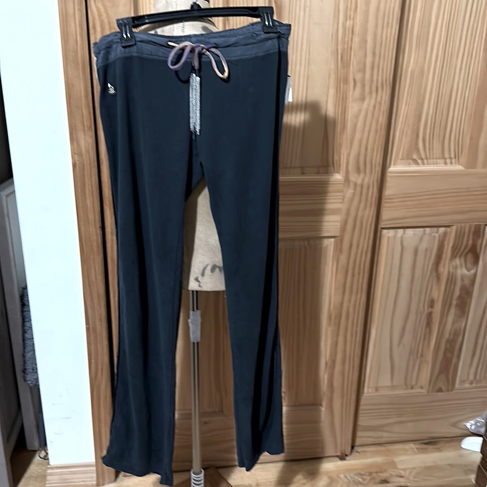 GRAMMY LABEL CHARCOAL PANTS  MED NWT